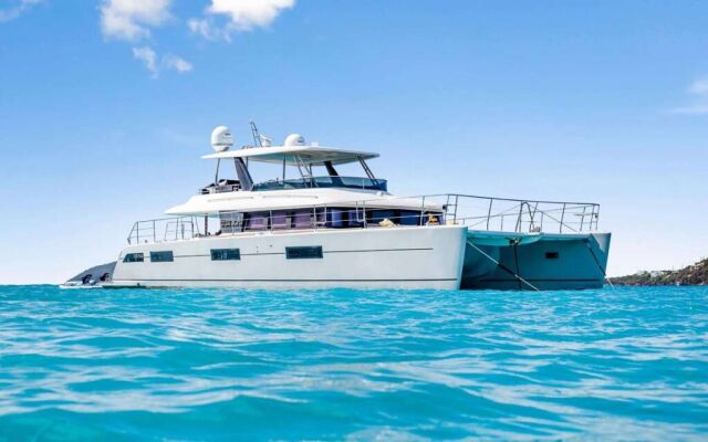 Catamaran de luxe avec équipage ULTRA