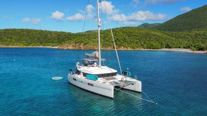 Catamaran de luxe avec équipage SHANGRI LA  