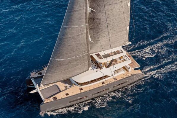 Catamaran de luxe avec équipage JOY