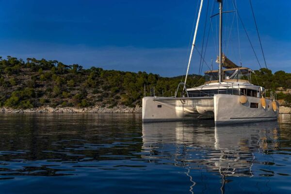 Catamaran de luxe avec équipage FLO