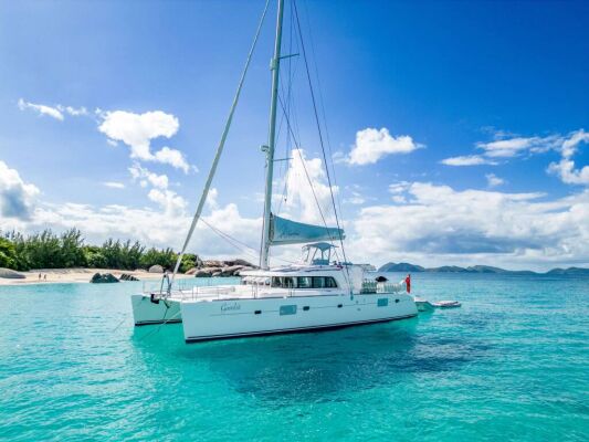 Catamaran de luxe avec équipage GAMBIT