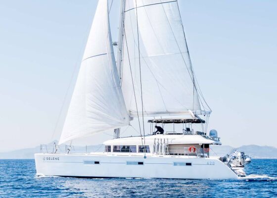 Catamaran de luxe avec équipage SELENE
