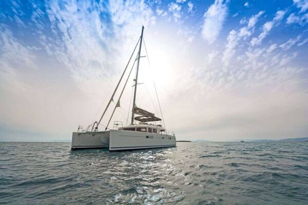 Catamaran de luxe avec équipage MELITI
