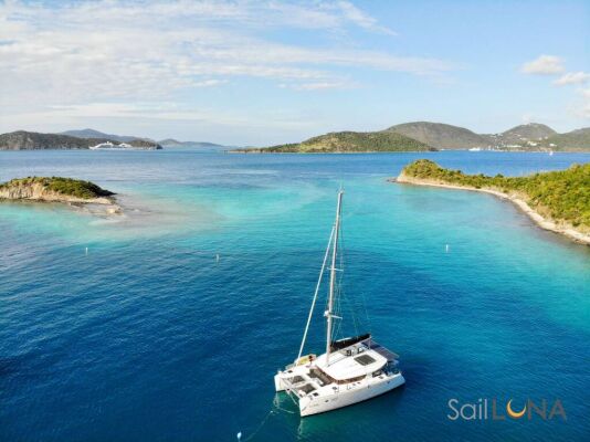 Catamaran de luxe avec équipage LUNA