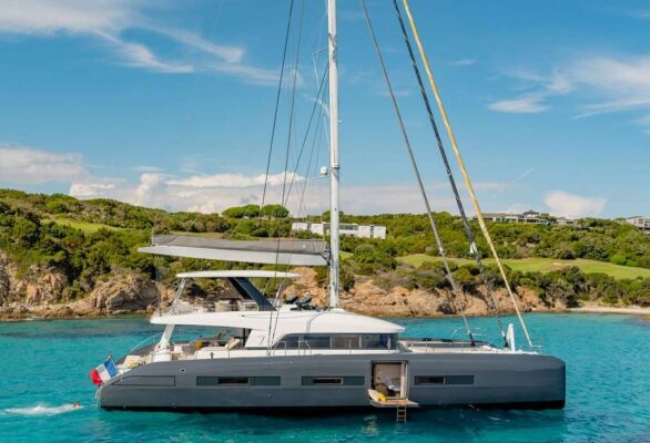 Catamaran de luxe avec équipage BABAC