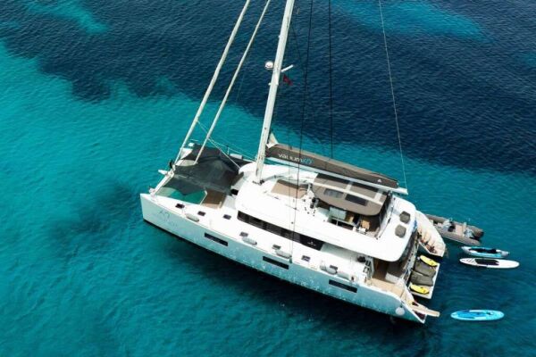 Catamaran de luxe avec équipage VALIUM62