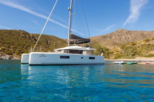 Catamaran de luxe avec équipage ELVIRA 52