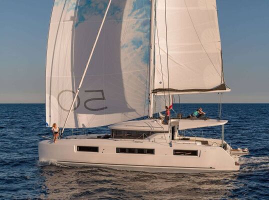 Catamaran de luxe avec équipage OHANA