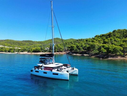 Catamaran de luxe avec équipage ALICE