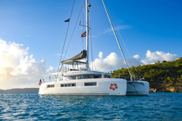 Catamaran de luxe avec équipage DELANA MAE