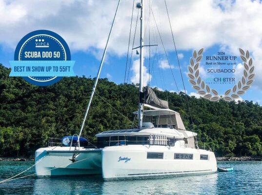 Catamarán de lujo con tripulación SCUBA DOO 