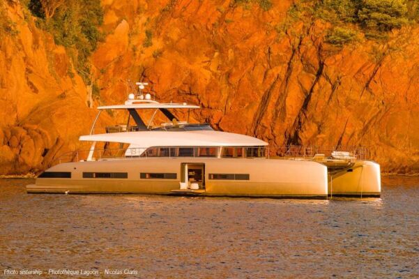 Catamaran de luxe avec équipage FRENCHWEST