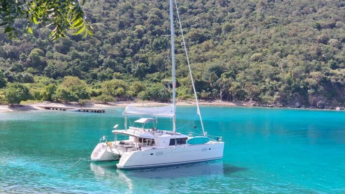 Catamaran de luxe avec équipage MISS SUMMER