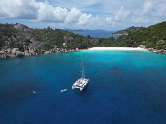 Luxury Crewed Catamaran Reve2Mer