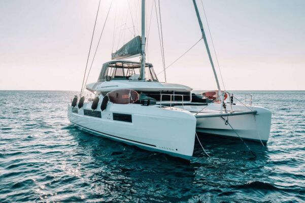 Catamaran de luxe avec équipage ONEIDA 2