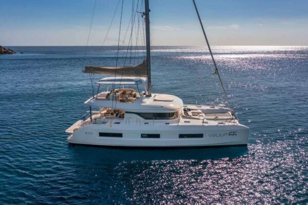 Catamaran de luxe avec équipage VALIUM 55