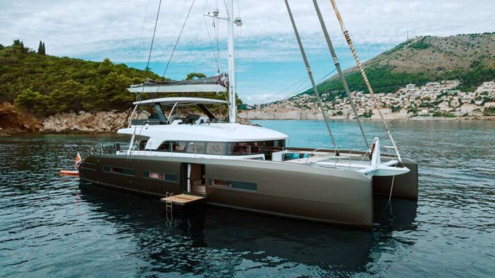Catamaran de luxe avec équipage LA GATTA
