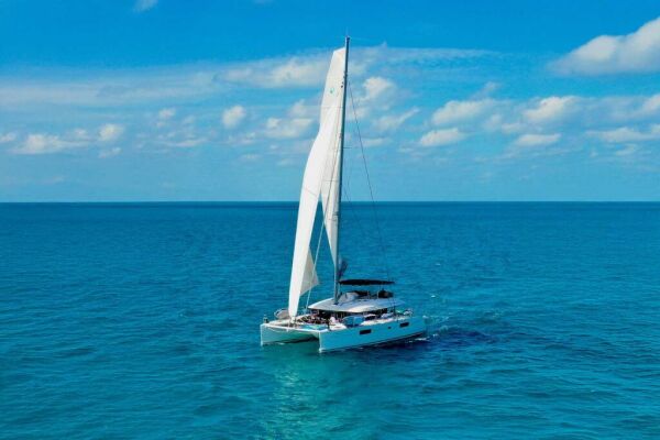 Catamaran de luxe avec équipage WHISPERS II