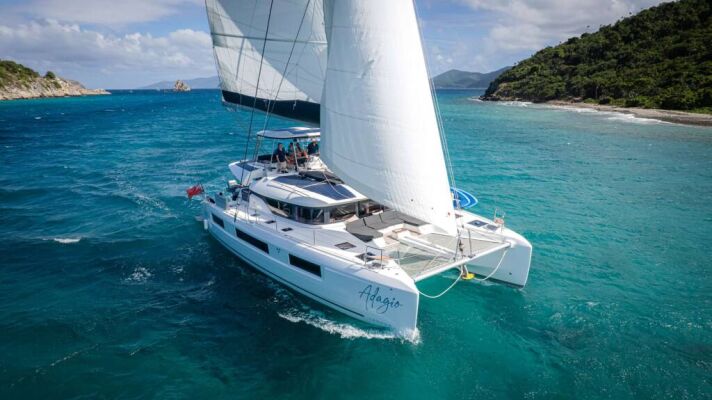 Catamaran de luxe avec équipage ADAGIO