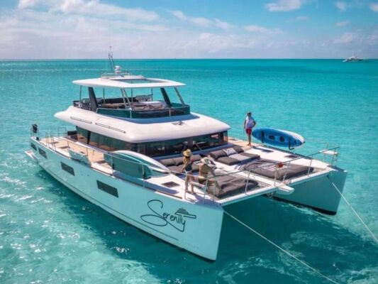 Catamaran de luxe avec équipage SERENITY VII