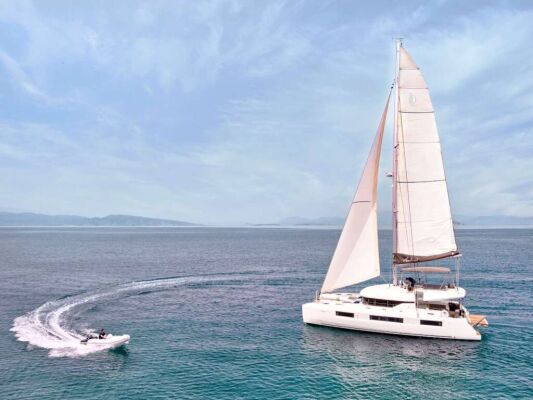 Catamaran de luxe avec équipage ANDIAMO
