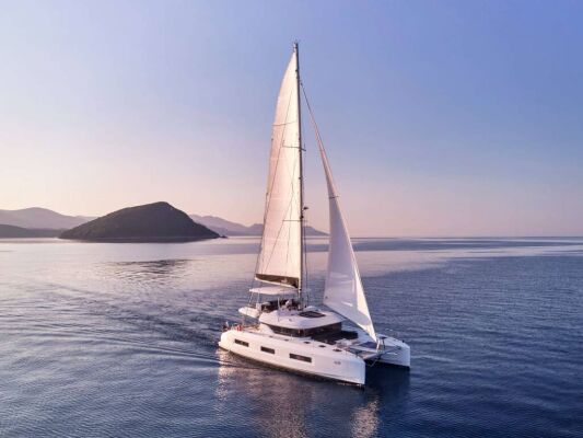 Catamaran de luxe avec équipage AZUL