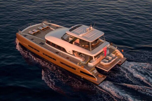 Catamaran de luxe avec équipage SASTA