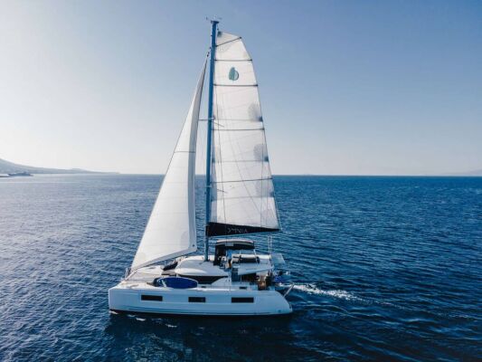 Catamaran de luxe avec équipage Omnia