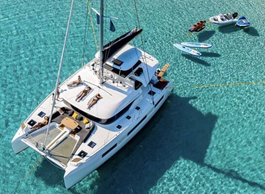 Catamaran de luxe avec équipage OZELO
