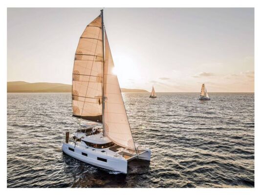 Catamarán de lujo con tripulación LINO