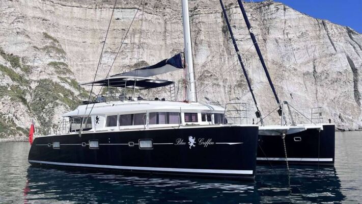 Catamaran de luxe avec équipage BLUE GRIFFIN