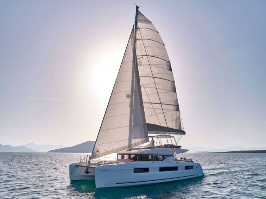 Catamaran de luxe avec équipage EFKRATI