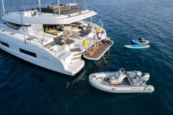 Catamaran de luxe avec équipage ADEL