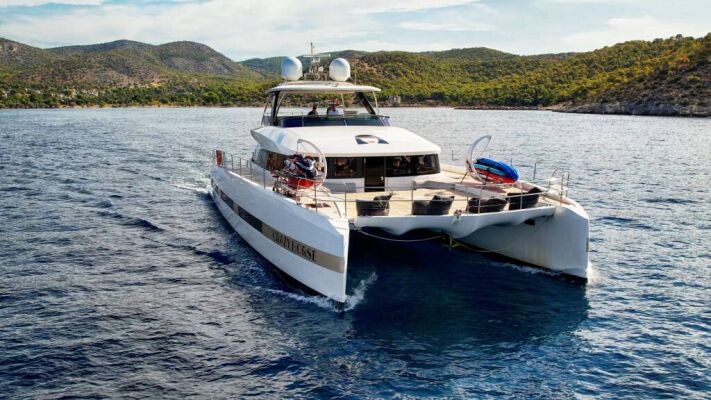 Catamaran de luxe avec équipage CRAZY HORSE