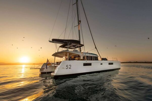 Catamaran de luxe avec équipage QUEEN OF DIAMONDS 