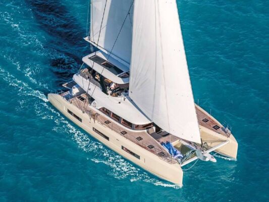 Catamaran de luxe avec équipage REVE BLEU