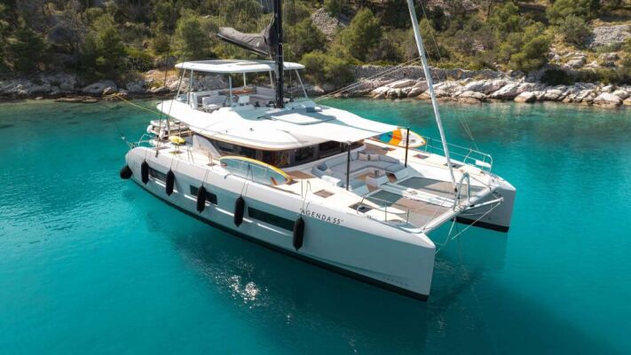 Catamaran de luxe avec équipage AGENDA 55 (Lagoon 55)
