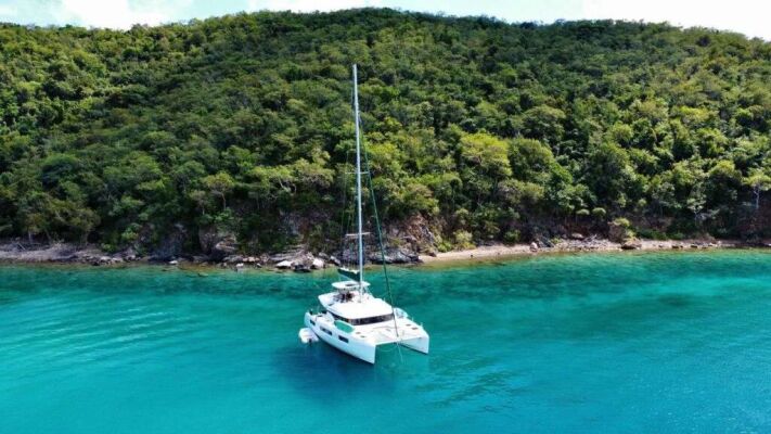 Catamaran de luxe avec équipage THE ADVENTURE