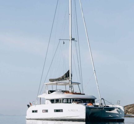Catamaran de luxe avec équipage AURELIA