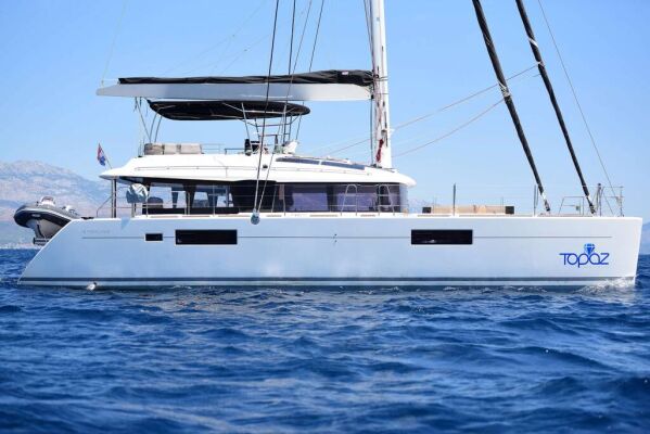 Catamaran de luxe avec équipage TOPAZ (Lagoon 560 S2)