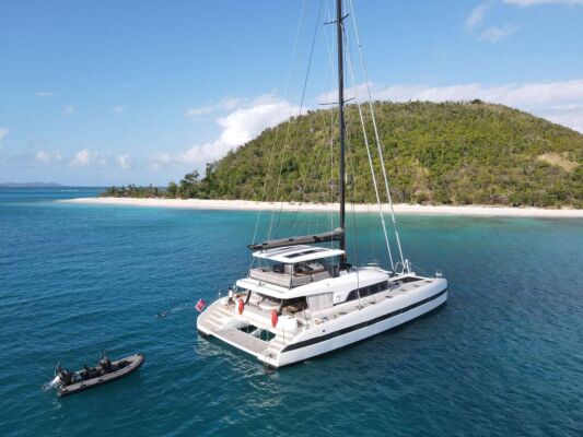 Catamaran de luxe avec équipage CAT TUA