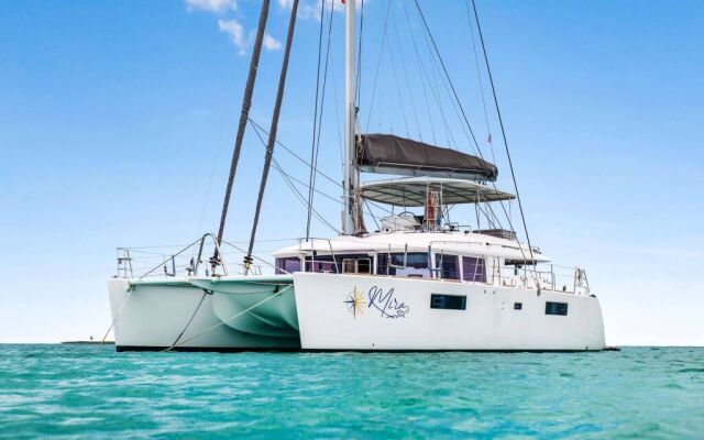 Catamaran de luxe avec équipage MIRA SOL