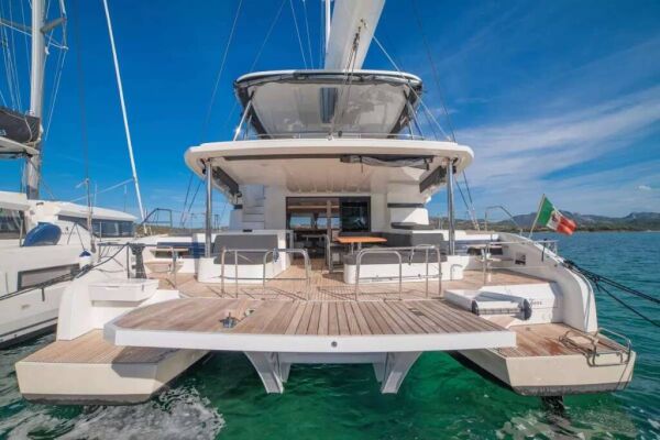 Catamaran de luxe avec équipage Zeri