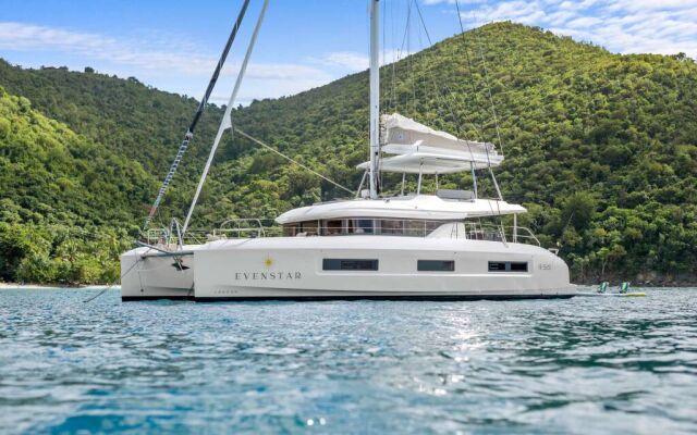 Catamaran de luxe avec équipage EVENSTAR