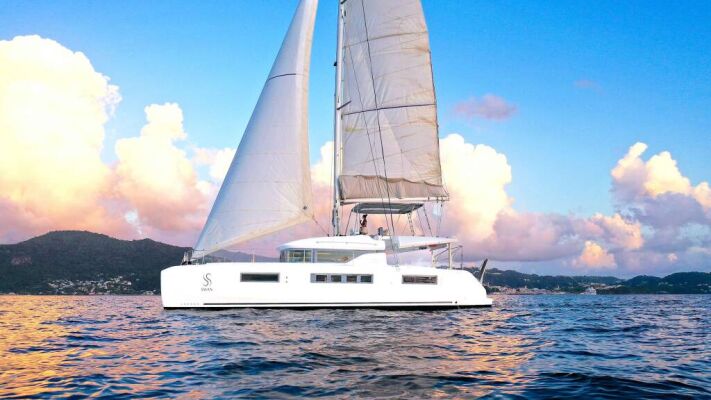 Catamaran de luxe avec équipage SWAN