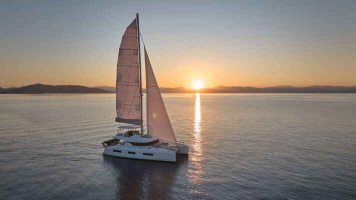 Catamarán de lujo con tripulación HAPPY