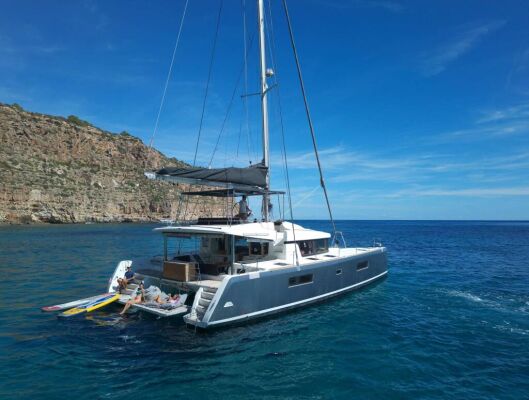 Catamaran de luxe avec équipage GOA 10