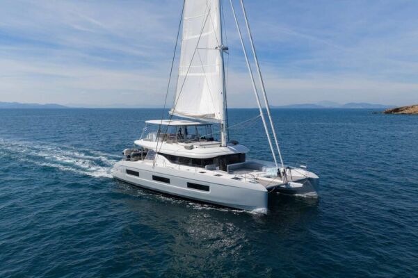 Catamaran de luxe avec équipage LADY M
