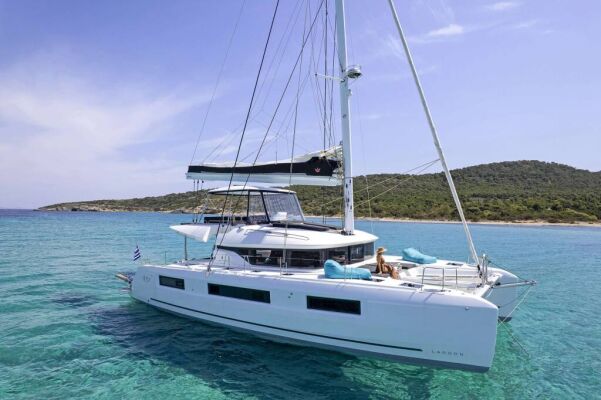 Catamaran de luxe avec équipage EFFIE STAR