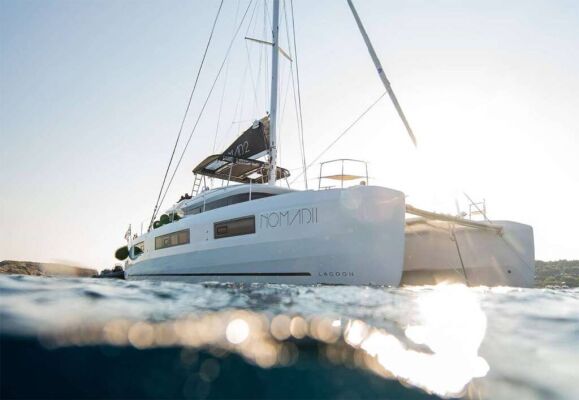 Catamaran de luxe avec équipage NOMAD II